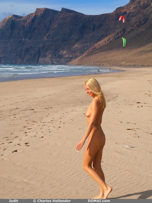 Lea Tyron Nude At Public Beach Sex