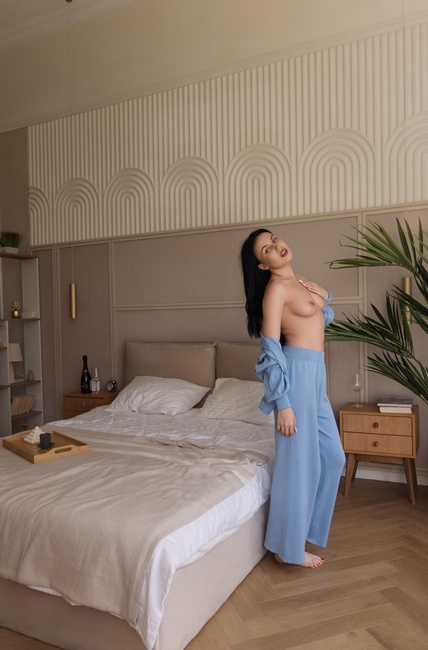 Kathy Through taking off her blue lounge set