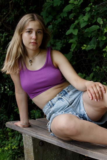 Lark has juicy figure